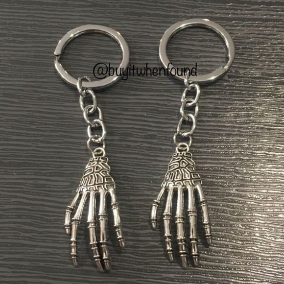 Skeleton Hands Gothic Skull Keychains - Picture 3 of 6